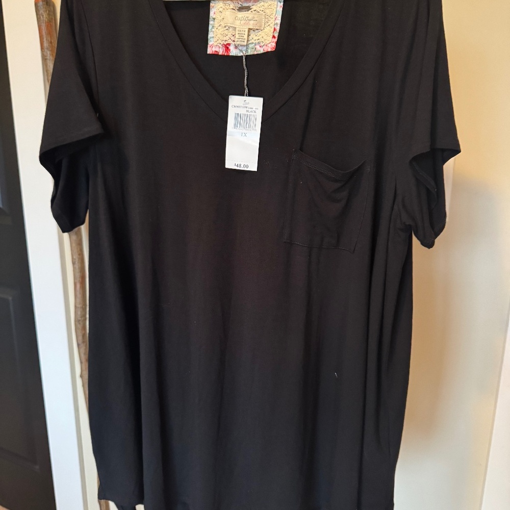 Cupio Woman’s black long tee shirt soft